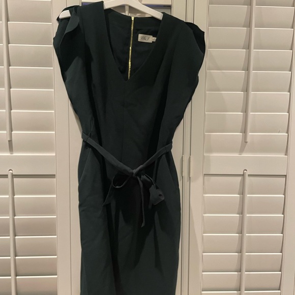 Forest green, flutter sleeve dress - Picture 2 of 3